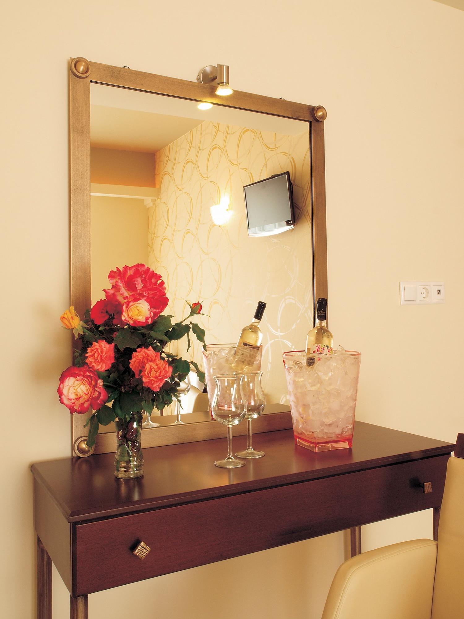 Niriides Beach Hotel Rethymno Exterior foto