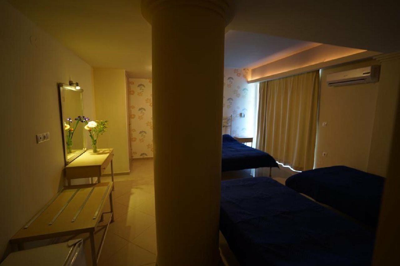 Niriides Beach Hotel Rethymno Exterior foto